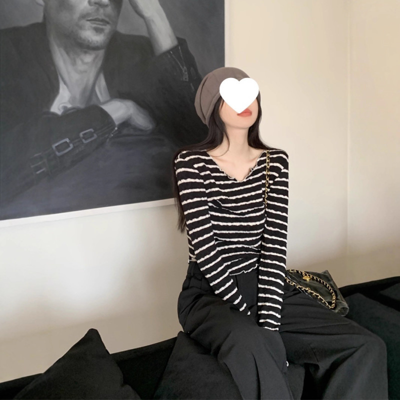 毛衣女打底衫设计感小V领边长袖T恤女装秋季撞色条纹显瘦短款上衣|undefined