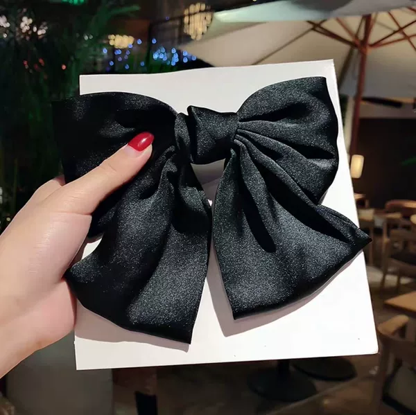 Night black butterfly knot