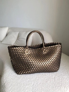Handheld purse, capacious shoulder bag, travel bag, one-shoulder bag