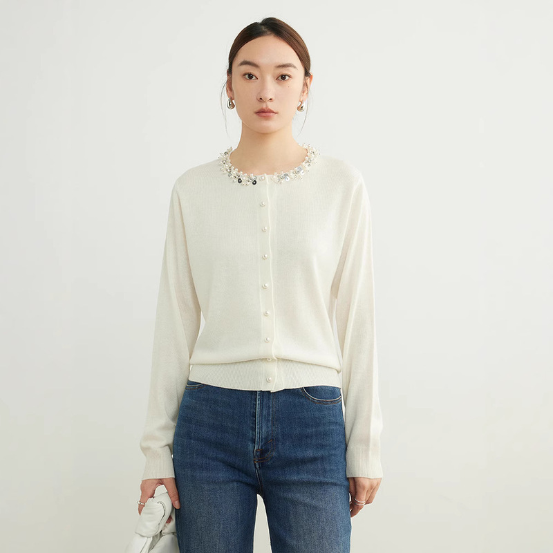 Light Luxury Slim-Fit Wool Knit Cardigan for Women, New Stylish Rhinestone Sweater, Early Autumn Outerwear Light Luxury Slim-Fit Wool Knit Cardigan for Women, New Stylish Rhinestone Sweater, Early Autumn Outerwear