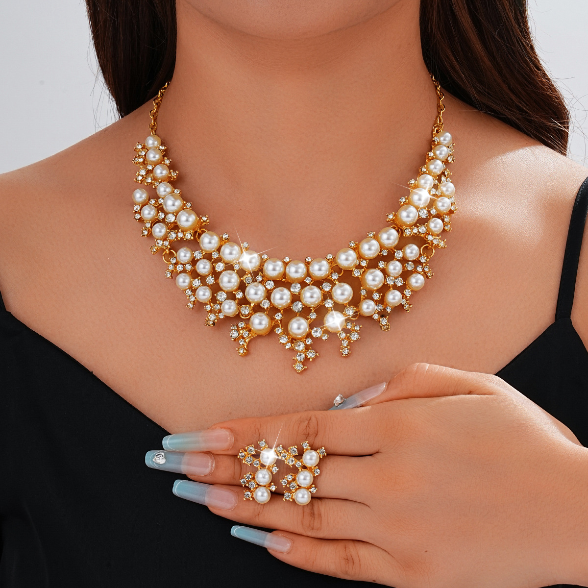 Cross-border best-selling bridal pearl necklace and earring two-piece set, new light luxury niche set, fashionable and elegant women's style.