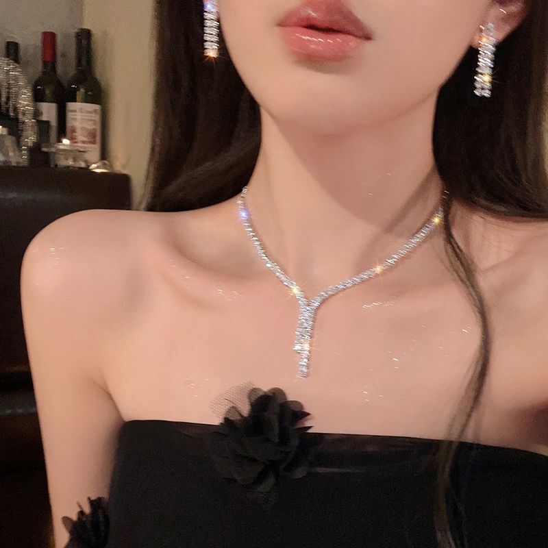 High-grade Flash Diamond Earrings Necklace suit Entry Luxury Niche Dress Dinner Clavicle Chain Bridal Wedding Dress Accessories Women High-grade Flash Diamond Earrings Necklace suit Entry Luxury Niche Dress Dinner Clavicle Chain Bridal Wedding Dress Accessories Women