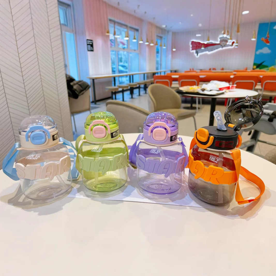 Yitong tazas de agua para niños tazas de estómago de estudiantes tazas de plástico de gran capacidad tazas de paja de estómago de verano nuevas botellas portátiles