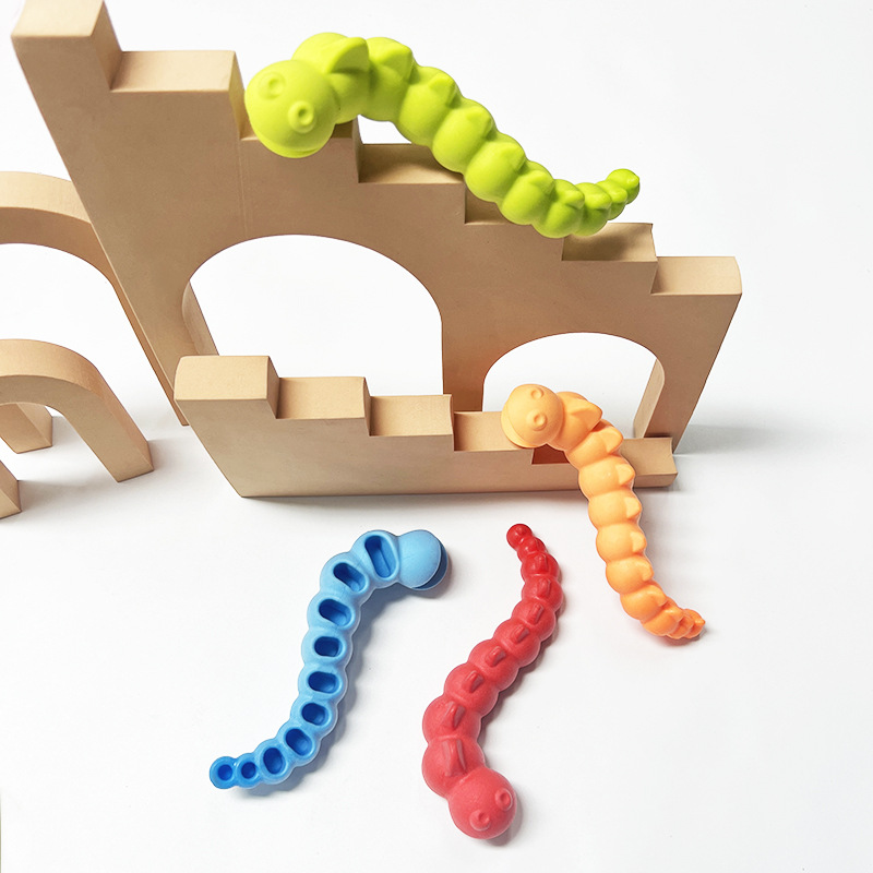 Nuevo producto TPR espuma resistente a la mordida de dientes multicolor botones juguetes para mascotas orugas juguetes perros pequeños y medianos