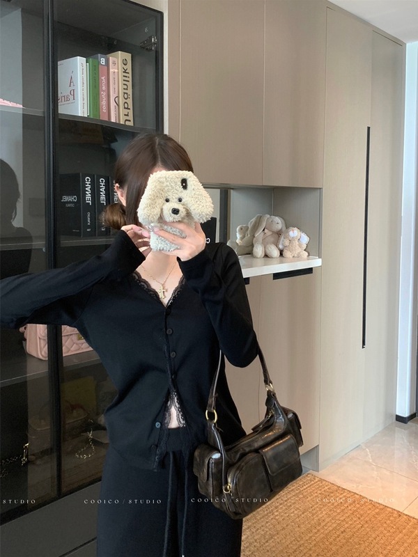 蕾丝花边拼接软糯长袖T恤女秋季2025新款通勤修身V领开衫纯色上衣|undefined