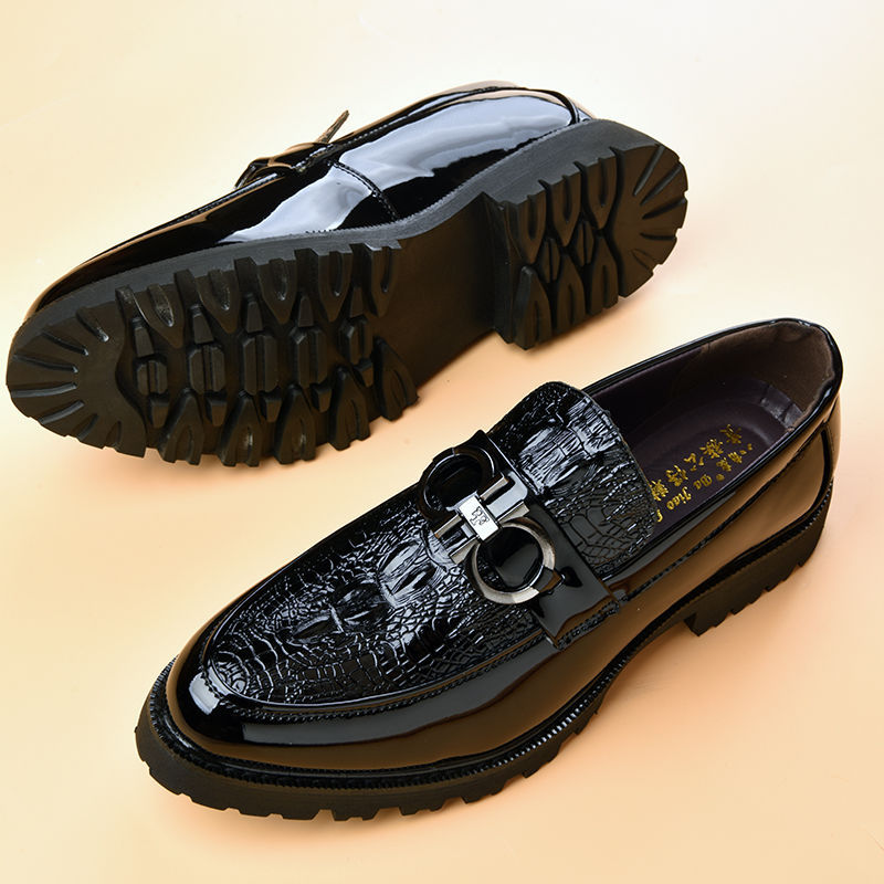 특허 가죽 신발 남자 밝은 가죽 올매치 캐주얼 비즈니스 두꺼운 밑창 남자 하이 엔드 슬립 온 DOUDOU LOAFERS 남자 여름