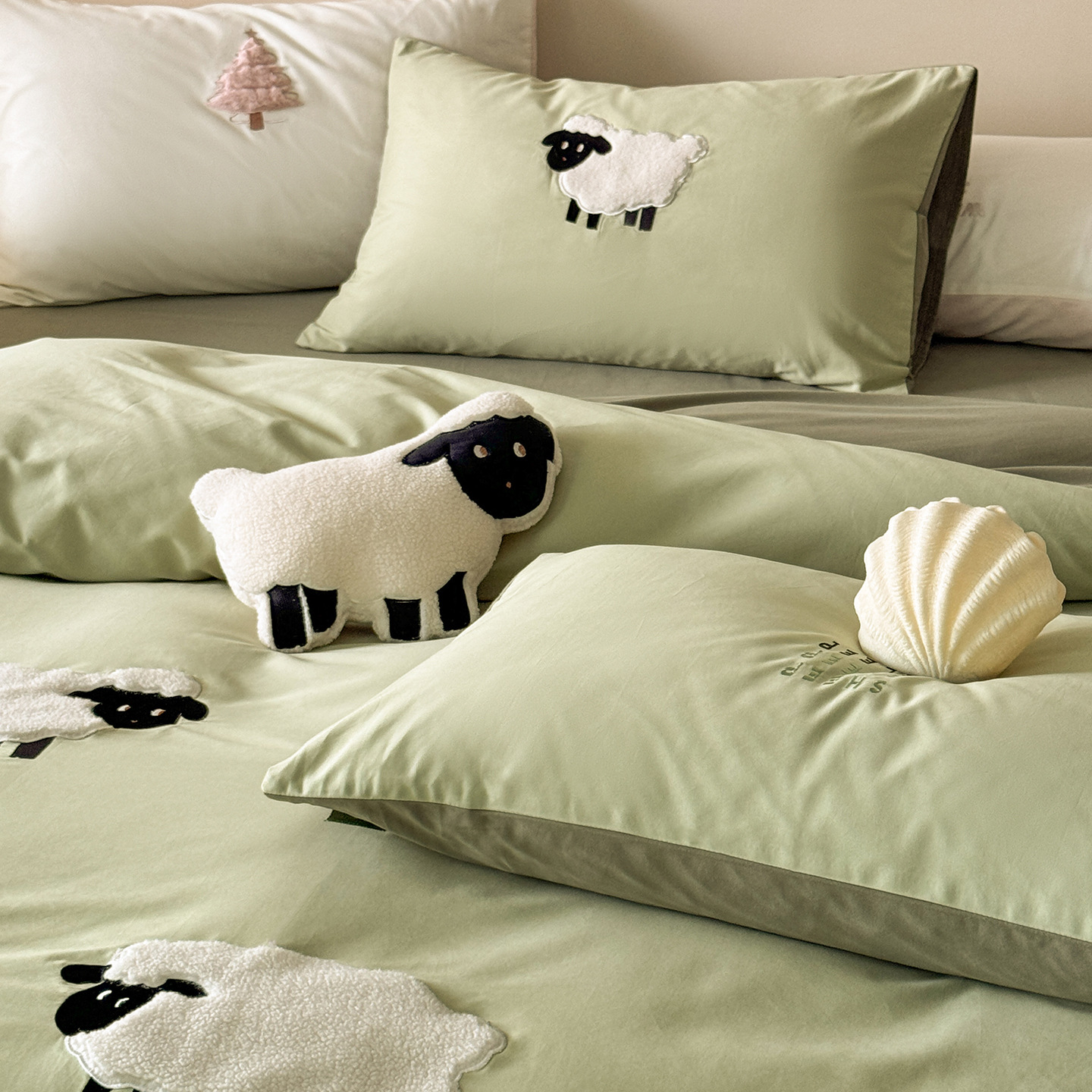 Luxury 100s Long-staple Cotton Bedding Set With Towel Embroidery_voghion.com