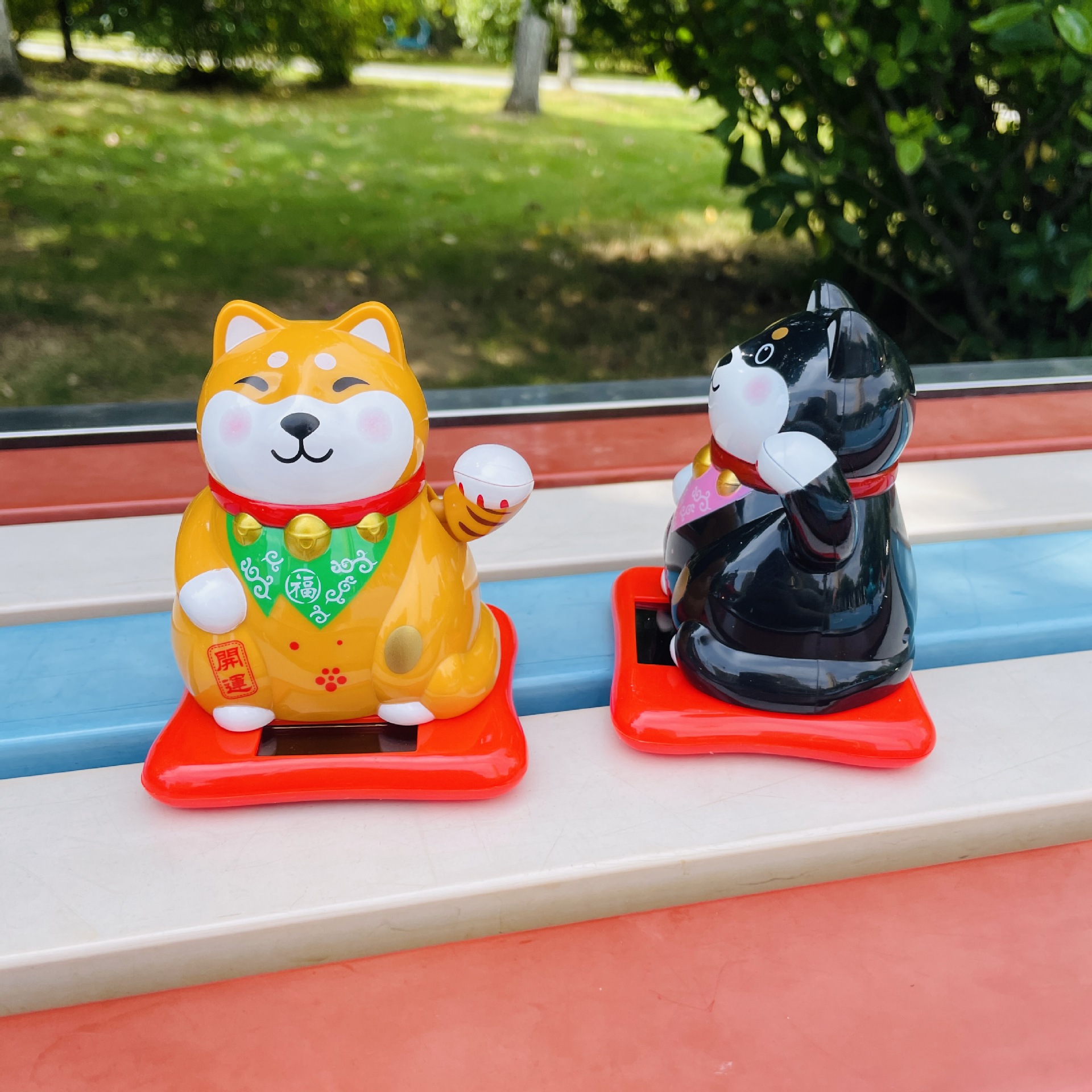 太阳能新款招财猫汽车摆件 发财猫招手猫居家装饰品 办公装饰品摆件详情4