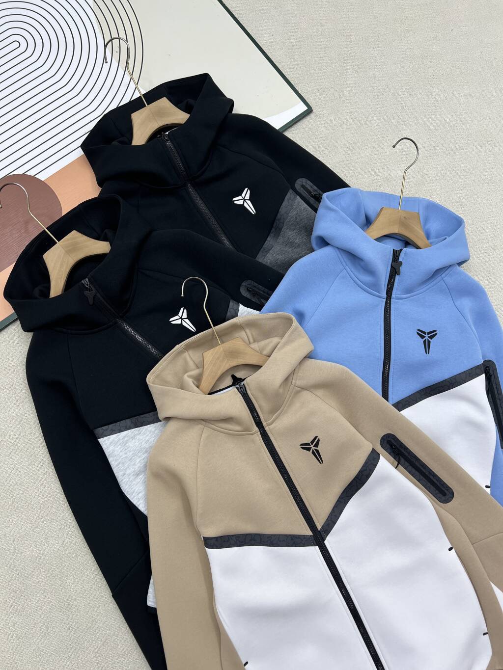 25 años de nuevo KOBE TECH Kobe hombre juego de tecnología de ocio deportivo 714 + 717