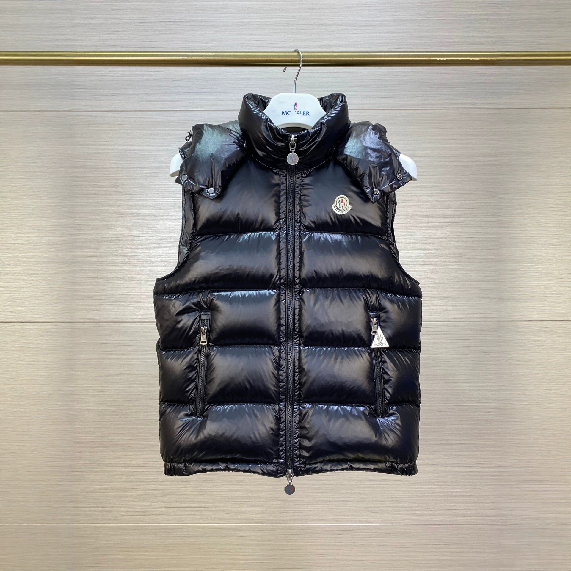 Cross-border dropshipping available. 26SS Mondeo new stand-up collar glossy down vest/jacket, unisex, one-piece dropshipping.