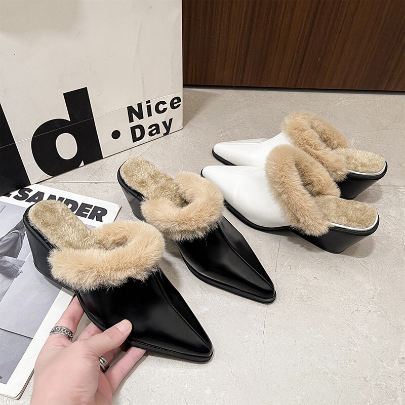 2025 Spring and Autumn New Fashion Soft Plush Flat Pointed Toe Lazy Social Influencer Half Slippers Trendy Women