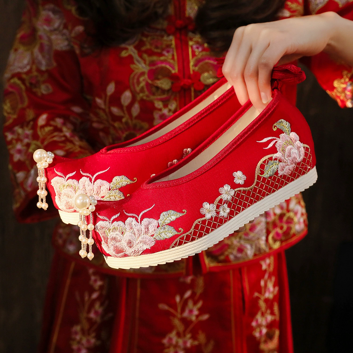 [Великолепный] Весна и лето новые кисточкой обувь ханьфу древний стиль вышитые туфли свадебные туфли xiuhe свадебные туфли китайский стиль Увеличение роста