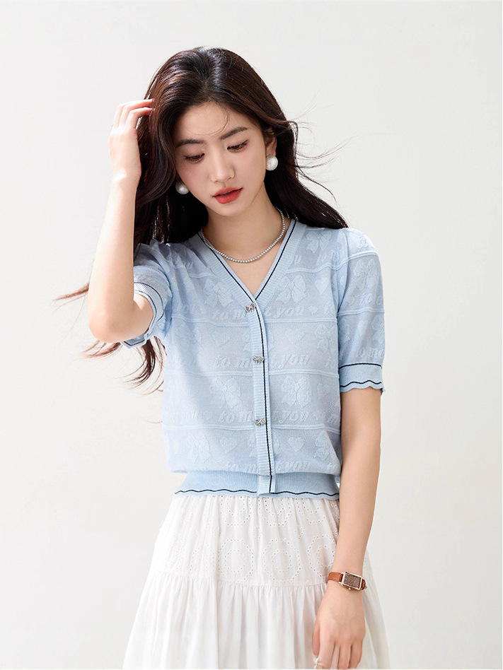 Áo thun nữ tay ngắn cổ chữ V họa tiết Jacquard chất liệu Ice Silk mềm mại — màu thiên thanh