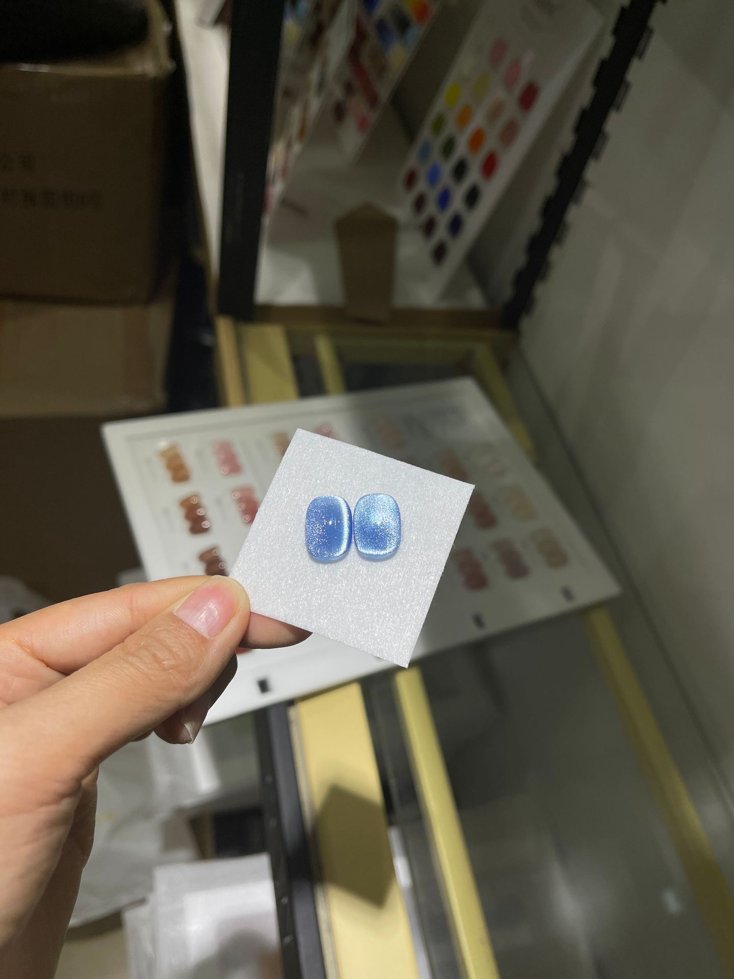 Venta caliente transfronteriza pegamento para ojos de gato rojo hielo arte de uñas celebridades de Internet caliente tienda de uñas de uso común pegamento de esmalte de uñas de ojo de gato de cristal popular