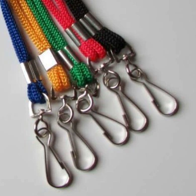 1800 полипропиленовых цветных свистков