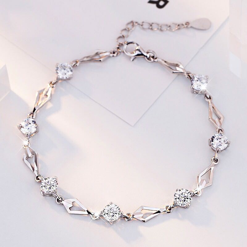 Ling Guang's Love White Copper Imitation Silver Bracelet Women's Car Flower ins Niche Design Diamond-encrusted Zircon Korean Style Simple Hand Jewelry