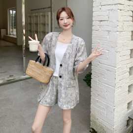 灰色韩系印花短袖西服套装女2026夏高级感气质通勤西装短裤两件套