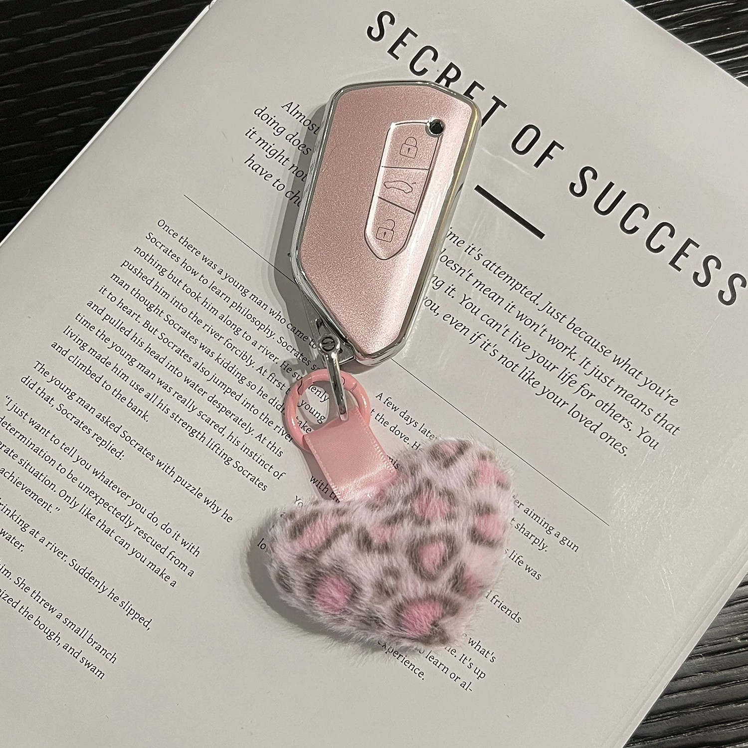 Volkswagen Key Cover for Sagitar, Bora, Tayron 300, Tharu 330, Lavida, New Golf 7, T-Roc, Car Key Case for Women