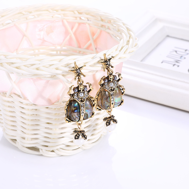 Europa y América nueva serie Animal creativo escarabajo perla diamante Pendientes de broche vintage barroco fábrica al por mayor
