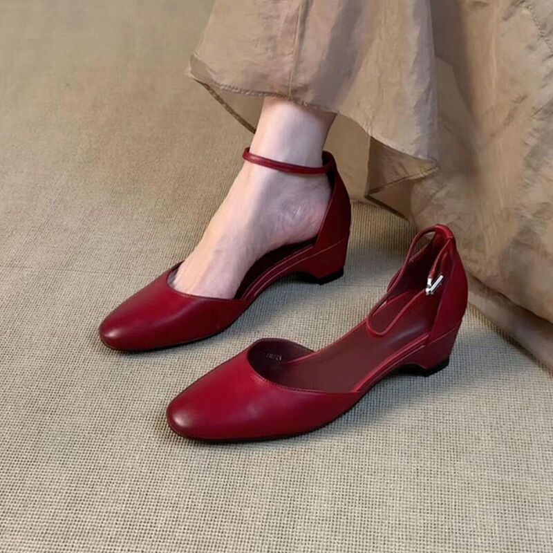 (in Stock) Sheepskin Version~Vintage Style Red Elegant Slimming Look One-Strap Closed-Toe Shoes for Women, Simple Low Heel, Elegant and Genuine (in Stock) Sheepskin Version~Vintage Style Red Elegant Slimming Look One-Strap Closed-Toe Shoes for Women, Simple Low Heel, Elegant and Genuine