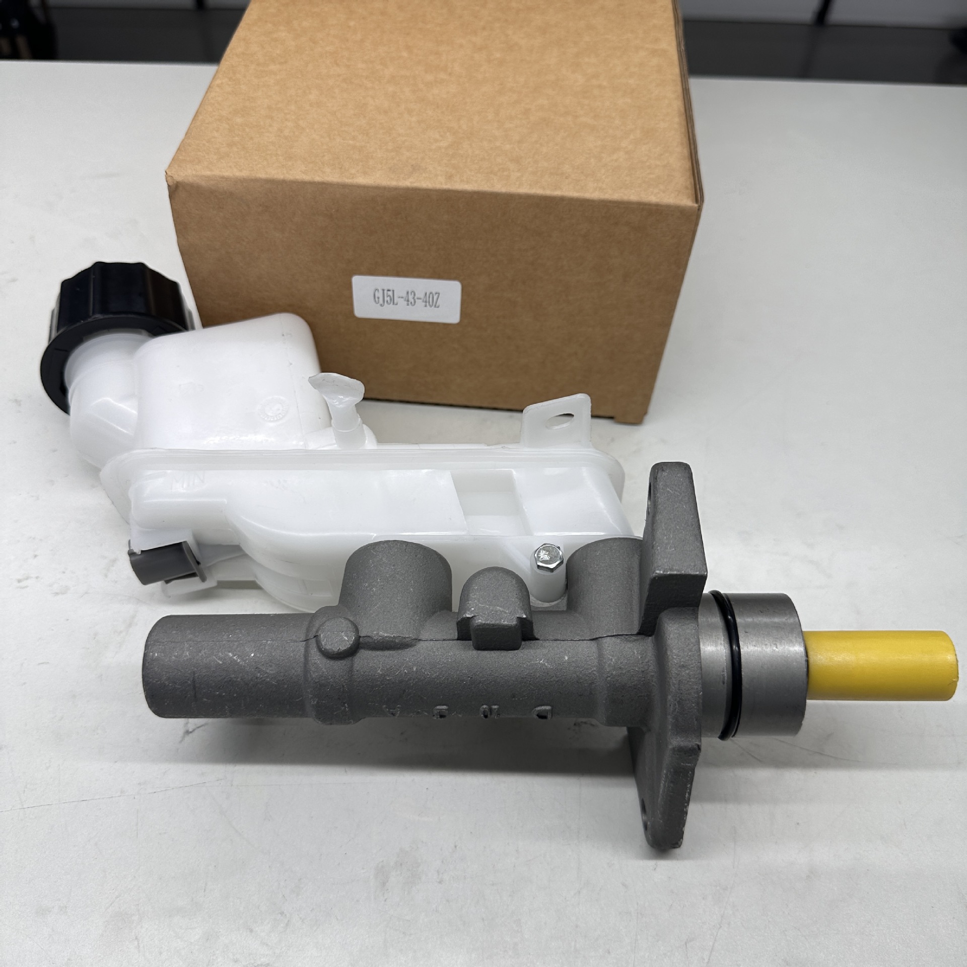 Aplicable a la bomba maestra de freno Mazda 6 GJ5L-43-40Z GJ5L-43-40ZA GJ5L-43-40ZB