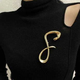 European and American Exaggerated High-end Sense Metal Design 8-character Style Big Brooch Ins Fashionable Personalized Coat Pin Coat Accessories