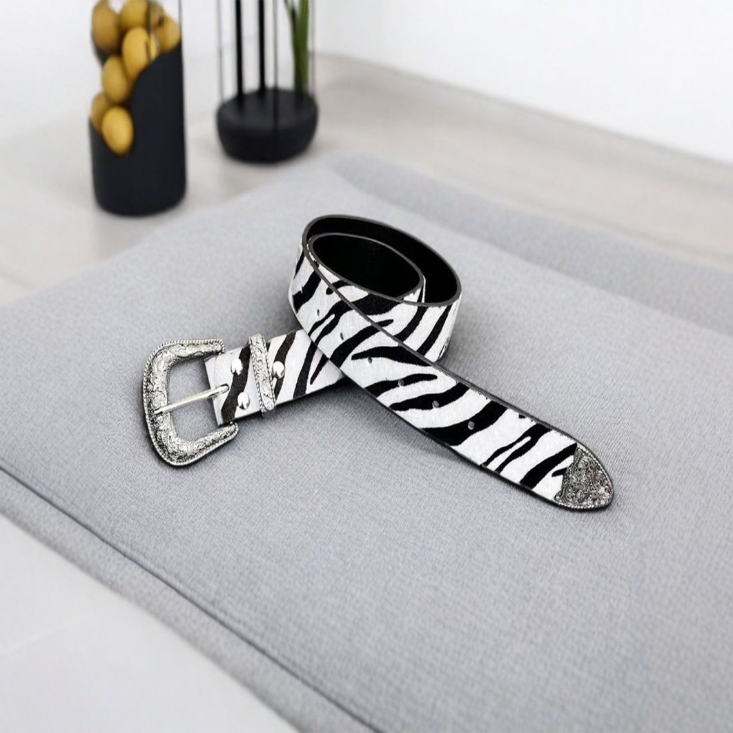 Cinturón vaquero occidental con hebilla floral grabada, juego de tres piezas, diseño de crin de caballo con estampado de cebra, moderno y original.