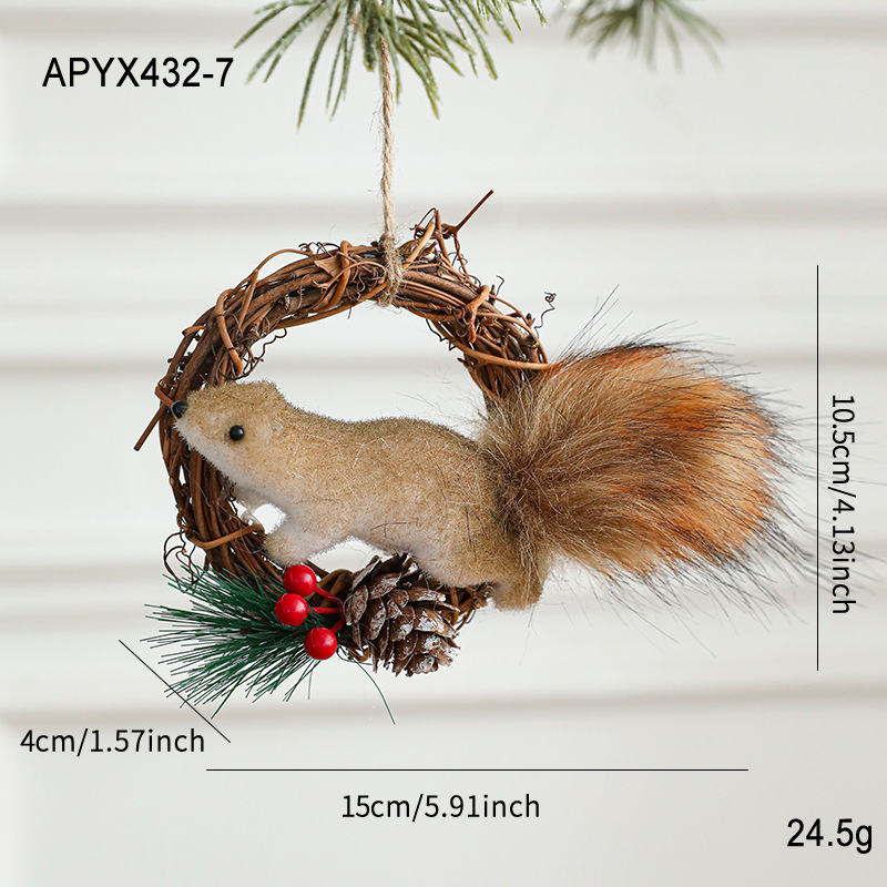 Squirrel Wreath A Pendant