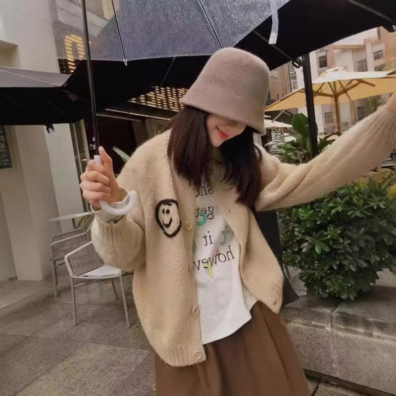 New Korean Fashion Double-Sided Embroidered Design Jacket 2025 Round Neck Sweater Cardigan Versatile Autumn and Winter Smiling Face Women