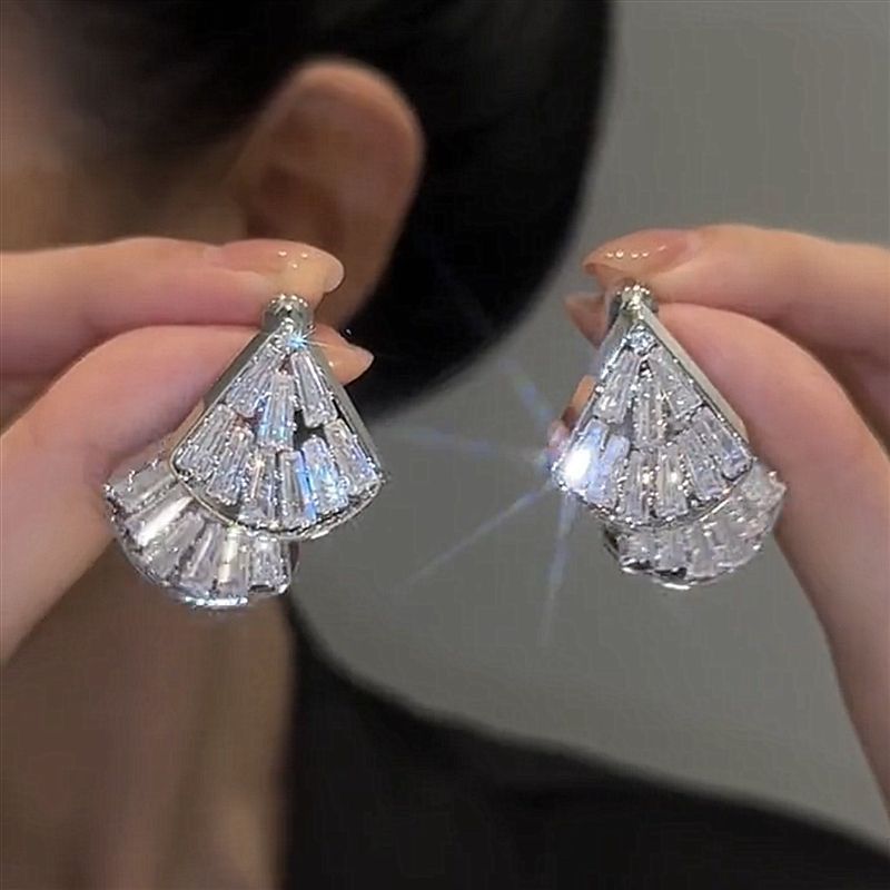 1 Pair Lady Sector Inlay Alloy Zircon Ear Studs display picture 1