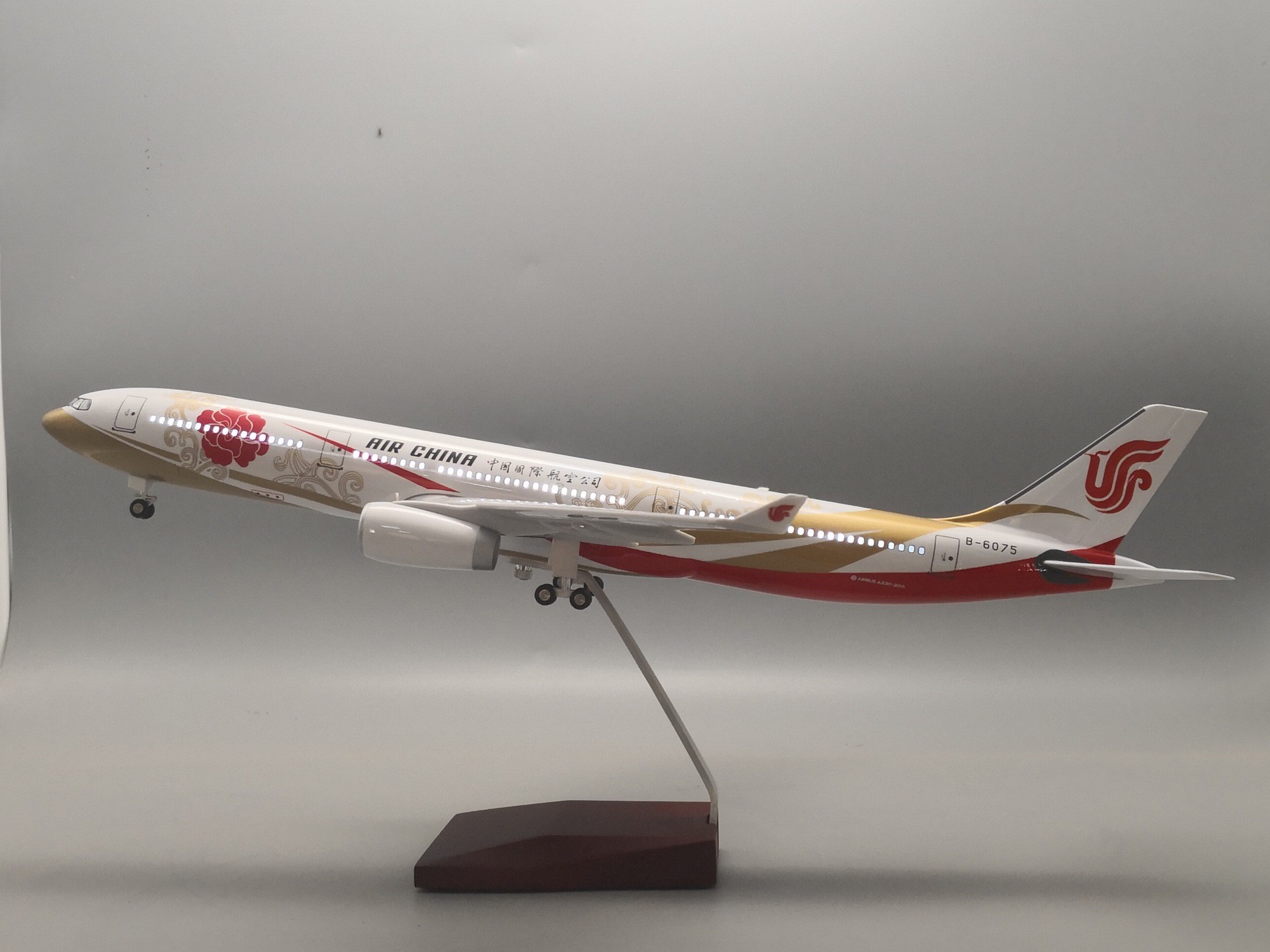 Emirates Scale 1:160 46cm A380 Emirates Modelo de avión de simulación ligera
