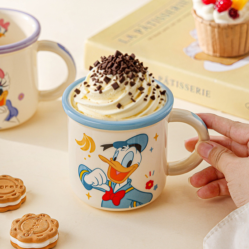 Taza de cerámica de Disney Taza de bebida de oficina 2025 nueva taza de alto valor Taza de café hermosa de dibujos animados
