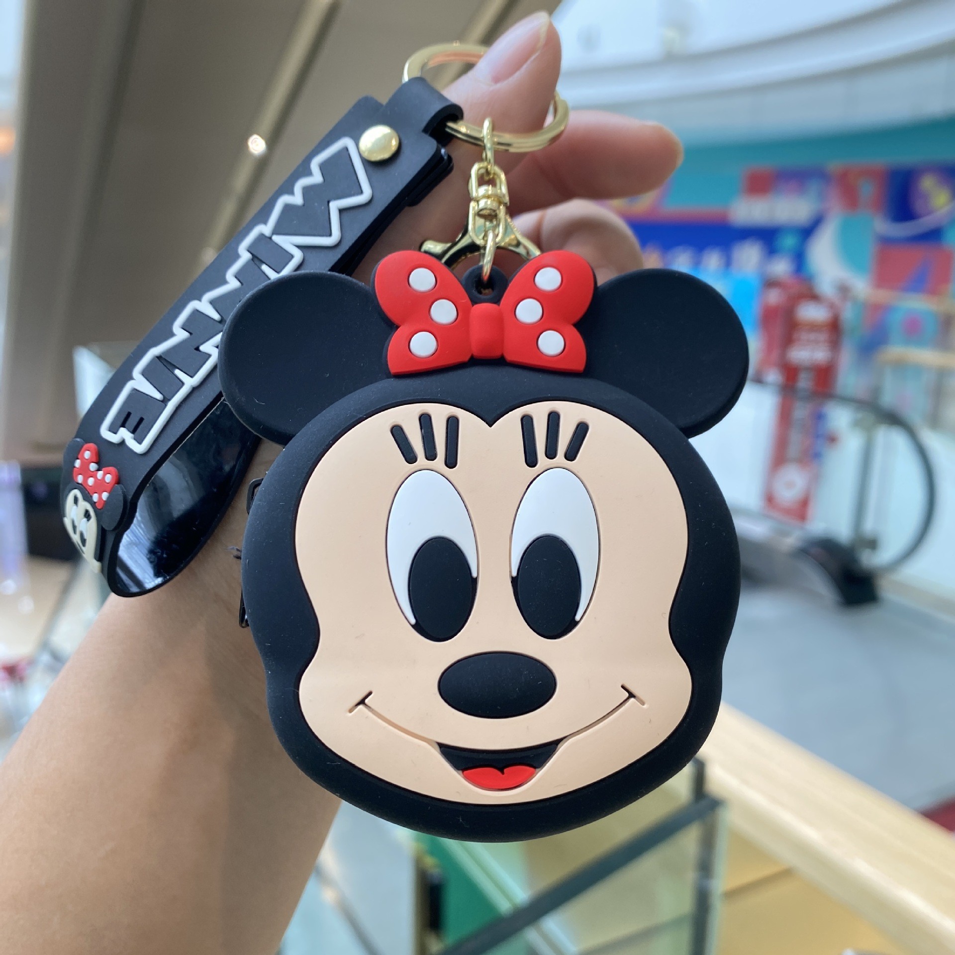 サンリオの小銭入れのキーホルダーが可愛いです。