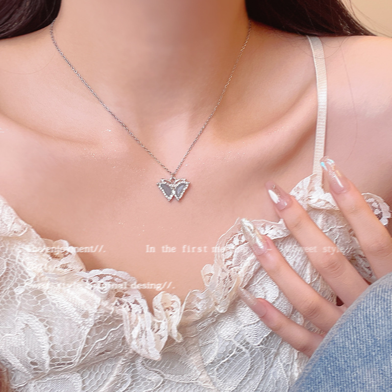 Corea del Sur plata Titanium collar de acero para niñas versátil alto sentido nicho perla mariposa colgante clavícula cadena joyería al por mayor