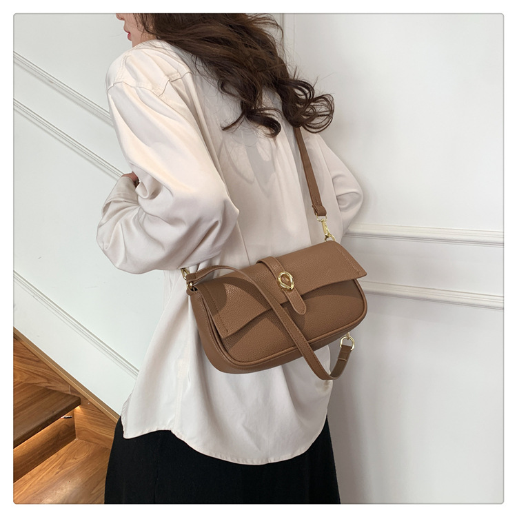 Women's Medium Pu Leather Solid Color Streetwear Magnetic Buckle Shoulder Bag display picture 12