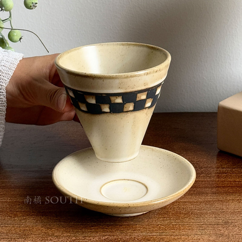 Japanese Retro Stoneware Checkered Coffee Cup and Saucer Ceramic Cup Set Mug Latte Art Latte Cup Niche Gift Japanese Retro Stoneware Checkered Coffee Cup and Saucer Ceramic Cup Set Mug Latte Art Latte Cup Niche Gift
