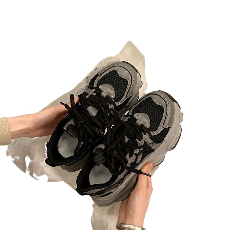 Zapatos de deporte transpirables de malla para mujeres 2024 nuevos zapatos plateados delgados zapatos para mujeres zapatos de carrera casuales para mujeres