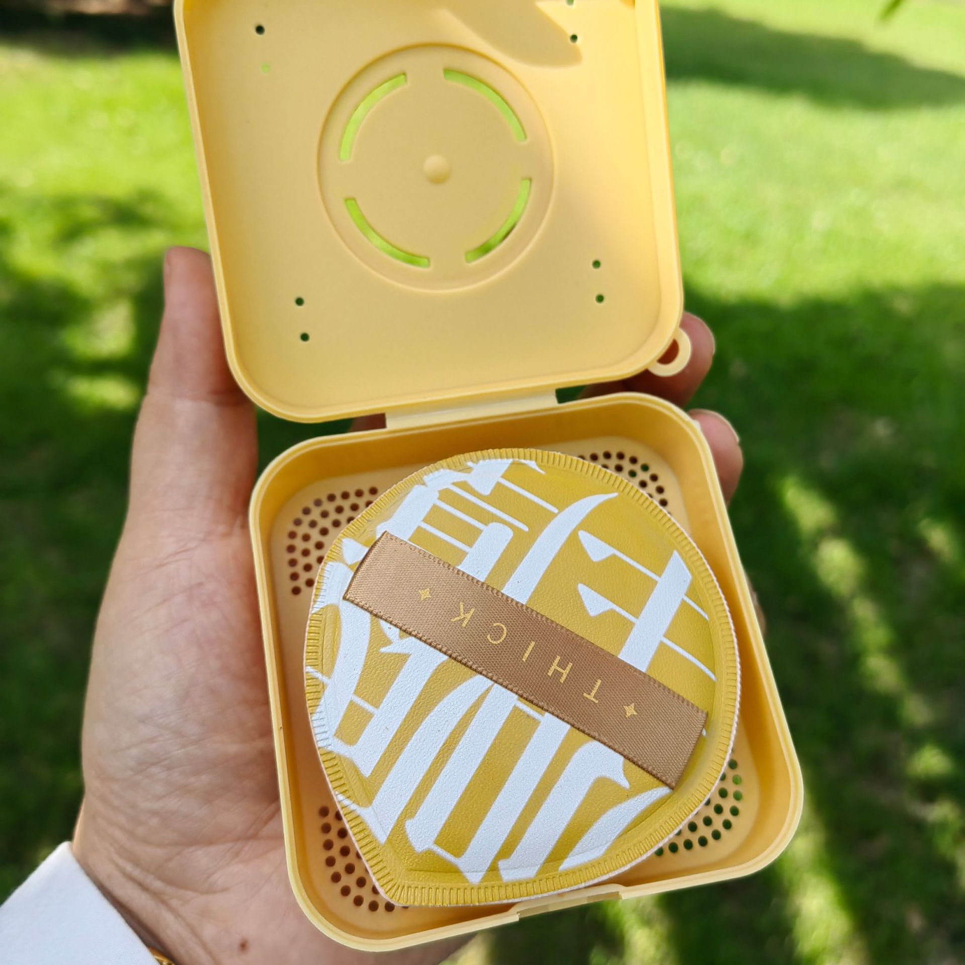 Puff polvo húmedo y seco de algodón de azúcar colchón de aire soplo de polvo al por mayor esponja de maquillaje superficie de cuero triángulo caja de almacenamiento de soplo de polvo