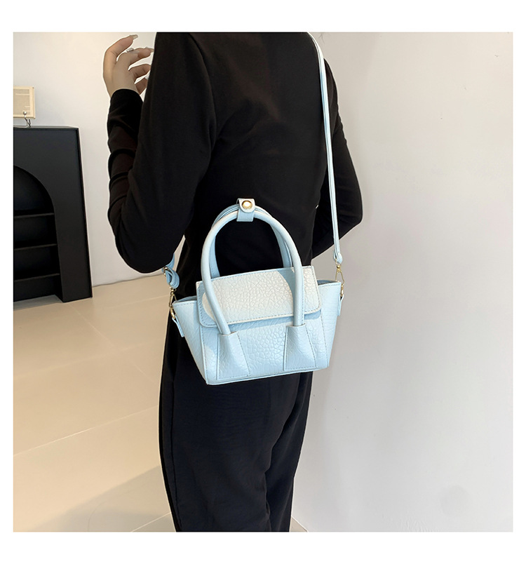 Women's Small Pu Leather Solid Color Elegant Classic Style Square Zipper Shoulder Bag Handbag Crossbody Bag display picture 3