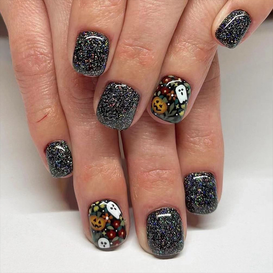 Armure carrée courte et brillante pour visage Halloween Gypsophile noire Orange Citrouille Fantôme Fleurs multicolores Nail Art noir brillant 24 pièces_voghion.com