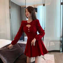 金丝绒连衣裙女秋冬穿搭小个子红色战袍披肩外套圣诞洋气减龄套装