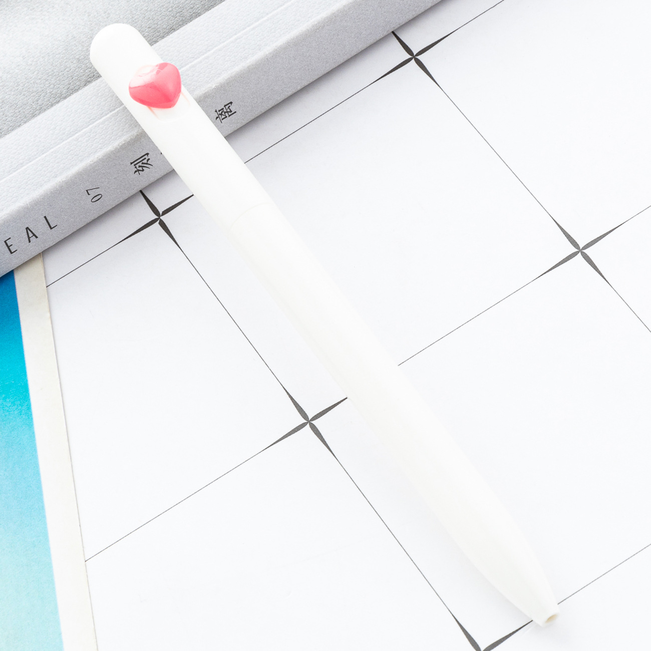 Nuevo bolígrafo de amor giratorio multicolor, papelería de oficina, bolígrafo de plástico para estudiantes, bolígrafo de promoción de regalos publicitarios