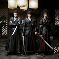 映画やテレビの衣装、明代の錦衣衛のパフォーマンス衣装、飛魚の衣装、武道の騎士の刺繍入り衛兵の衣装、男性の官服、演劇の衣装