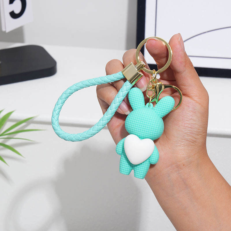 Muñeca de dibujos animados goteo llavero bolsas escolares exquisitas para hombres y mujeres colgantes para agarrar muñecas colgantes para el mercado nocturno regalos al por mayor