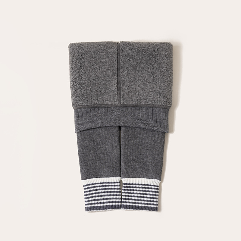 女の子の一体の毛の底のズボンとベルベットの厚い秋冬の大きい子供の縦の条のズボンの靴下の赤ちゃんの厚い毛の外は洋風を着ます。