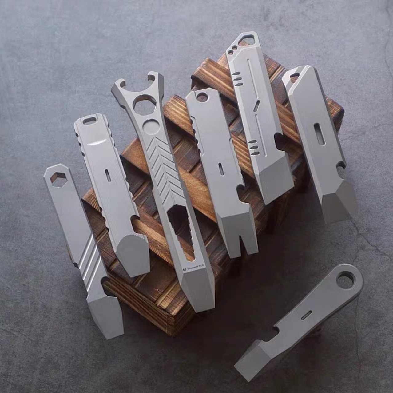 钛合金撬棍多功能迷你撬棍撬棒防卫酷棍起子开瓶器防身武器EDC