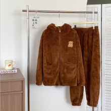 可爱小熊连帽家居服套装高颜值保暖款萌趣立体耳朵设计舒适好穿
