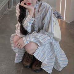 春先の新しいソルトデザインニッチストライプドレスルーズカジュアルシックなストラップスリムシャツドレス女性用