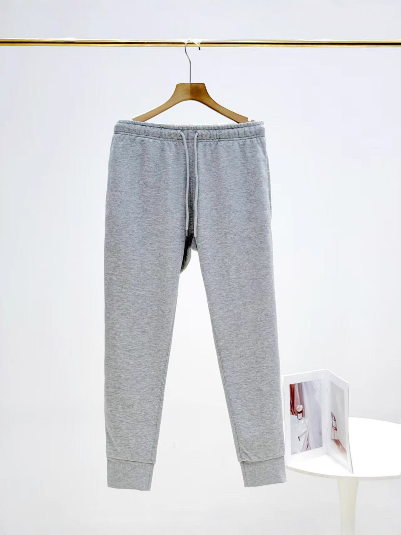 Cuatro estaciones de hombres nuevos camisetas deportivas casuales de cuello redondo 889 con pantalones casuales 802 juego deportivo casual