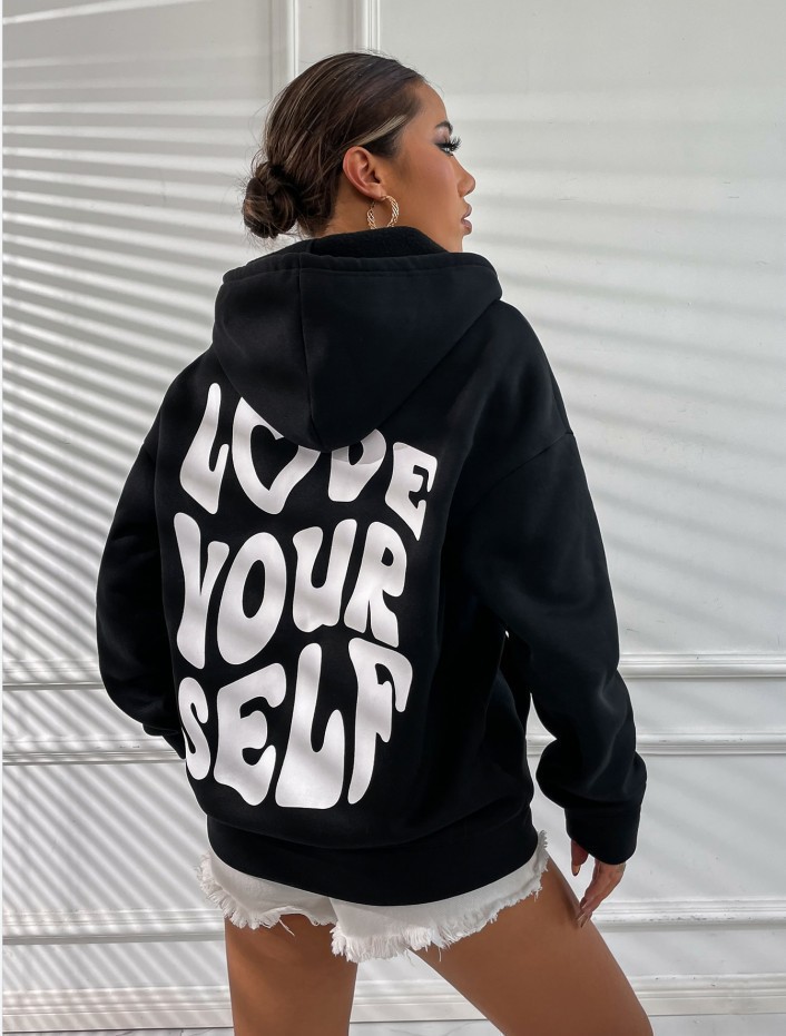 Dam hoodie i fleece med texttryck på ryggen_voghion.com